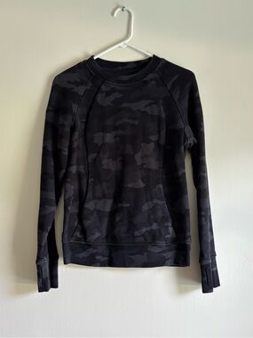 lululemon athletica Dark Gray & Black Camo Raglan Sweatshirt
